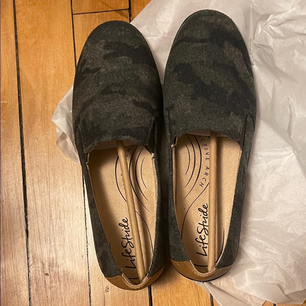 NWT LifeStride Women Next Level Walking Slip On Sneaker Shoes Olive Green